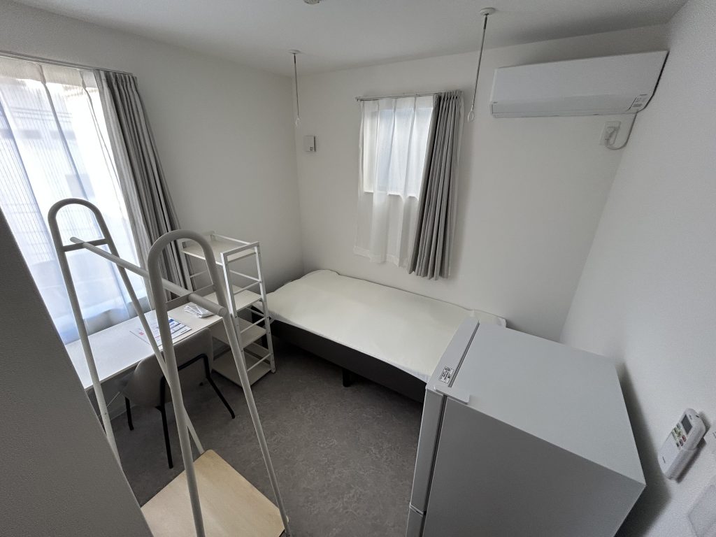 Mixed-gender Share House (Male Floor), BanRak Koganecho 201 | ¥42,000